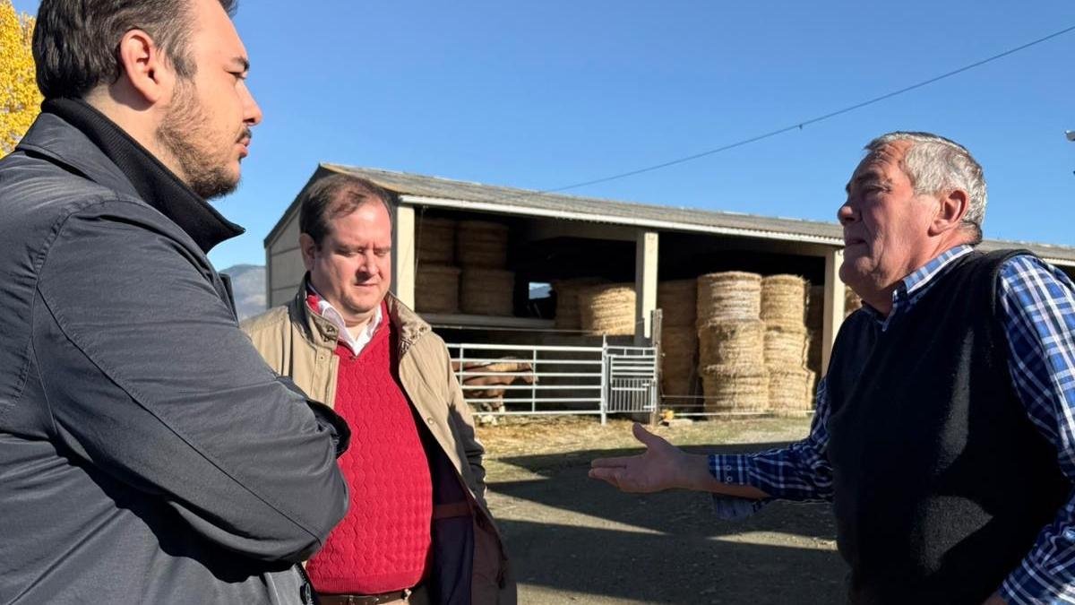El president provincial, Daniel Ruiz, en una visita en las comarcas de Girona