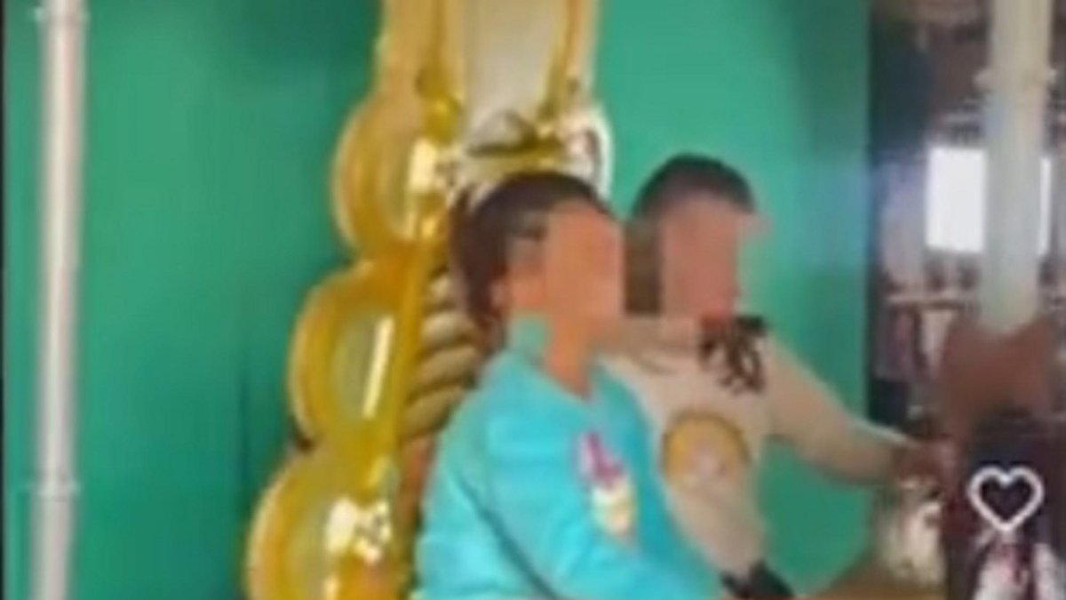 La 'escultura-trono' de Alex Peña de la Virgen del Rocío.