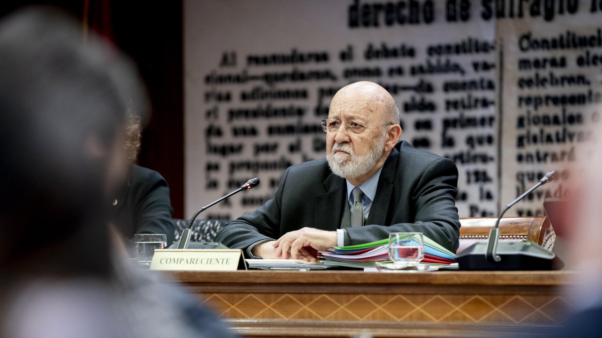 El Presidente del CIS, José Félix Tezanos, comparece ante la comisión de investigación en el Senado