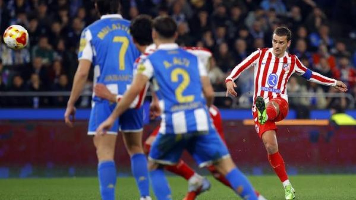 Gol de falta de Griezmann que da el pase a los cuartos de final de la Copa del Rey para el Atlético de Madrid