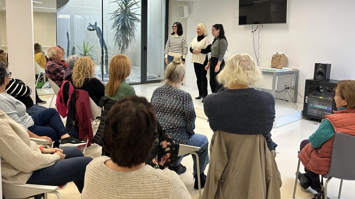Taller de teleasistencia para mayores de La Nucía.