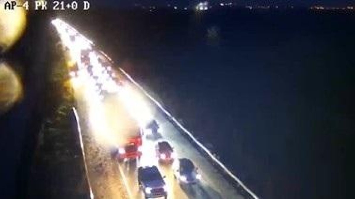 Cortada la AP-4 en Los Palacios y Las Cabezas sentido Cádiz por desprendimientos en la calzada.