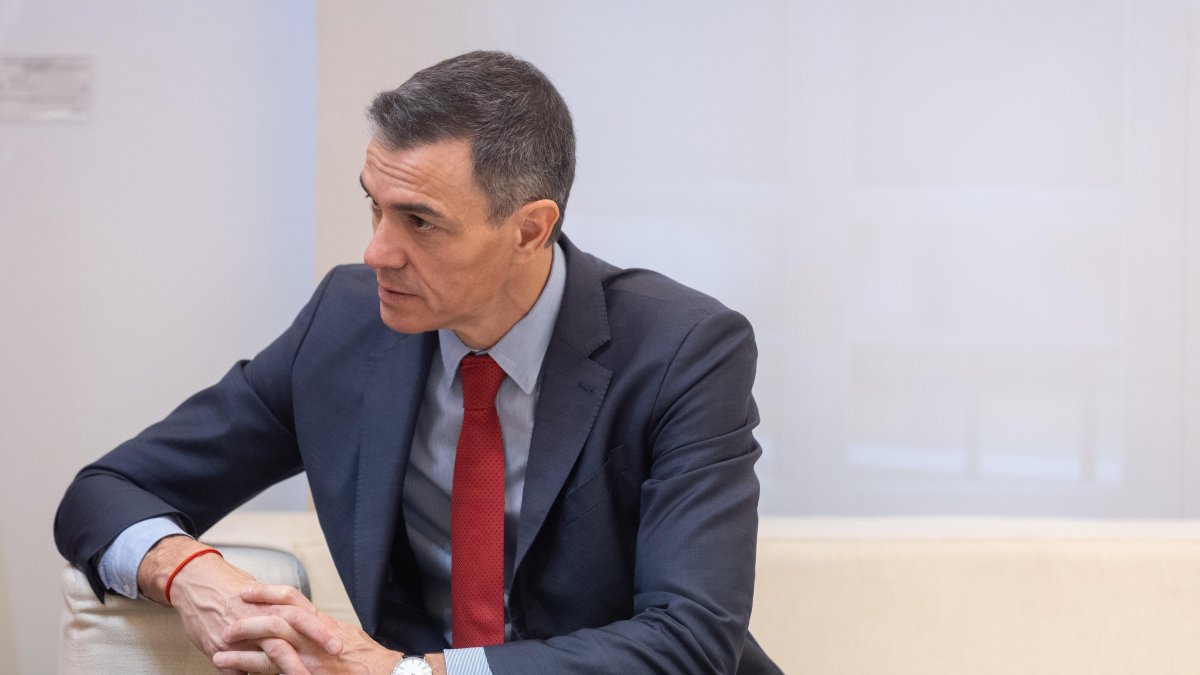 Moncloa vigila: desembolsa más de 10.000 euros para rastrear lo que cuentan los medios sobre el Gobierno