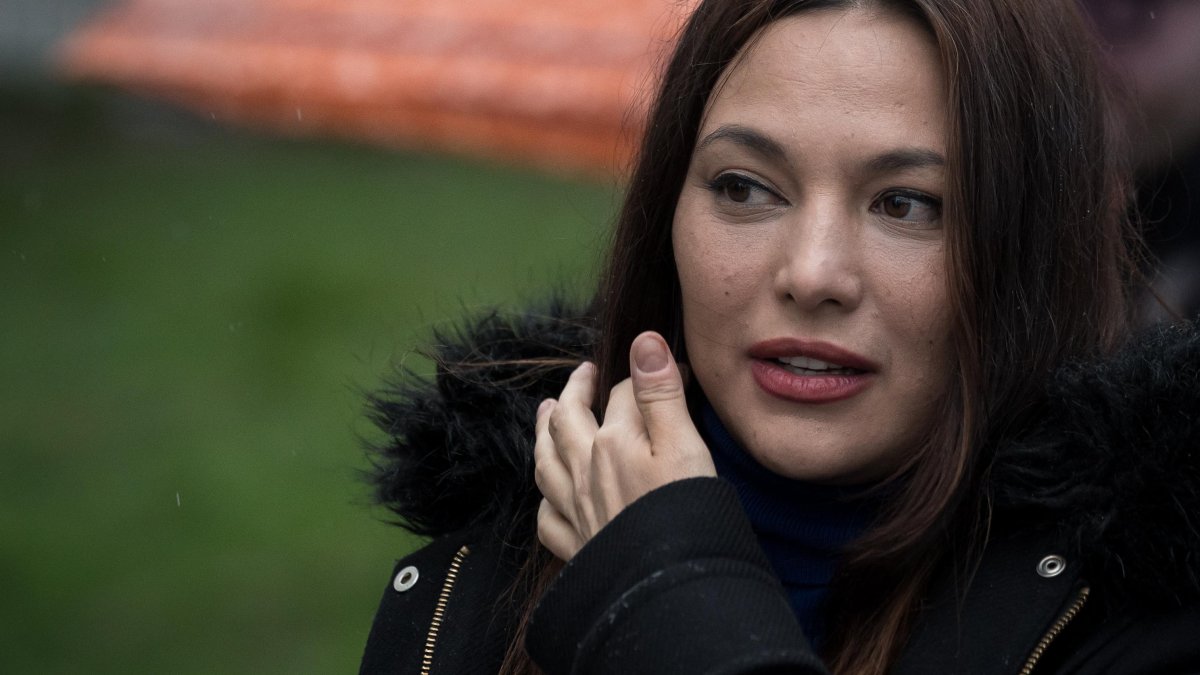 La actriz Elisa Mouliaá atiende a los medios de comunicación frente a los Juzgados de Plaza de Castilla, a 10 de febrero de 2026, en Madrid (España).
Diego Radamés / Europa Press
10/2/2026