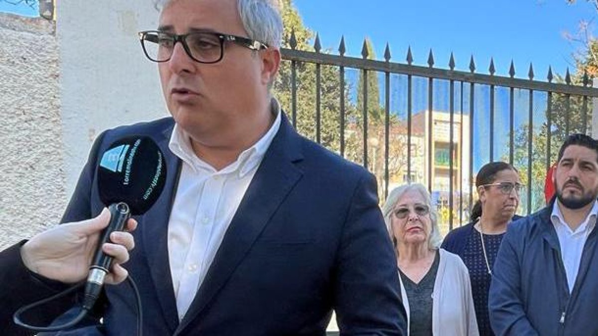 El diputado provincial del PSOE Antonio Navarro atiende a los medios
REMITIDA / HANDOUT por PSOE