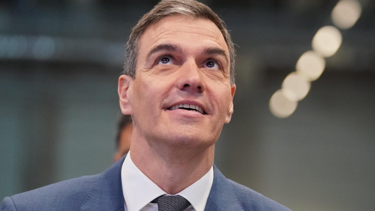 El presidente del Gobierno, Pedro Sánchez, en sus cosas