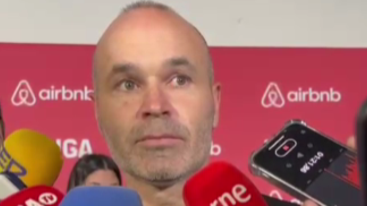 Iniesta: "Lamine tiene todo para ganar el Balón de Oro"