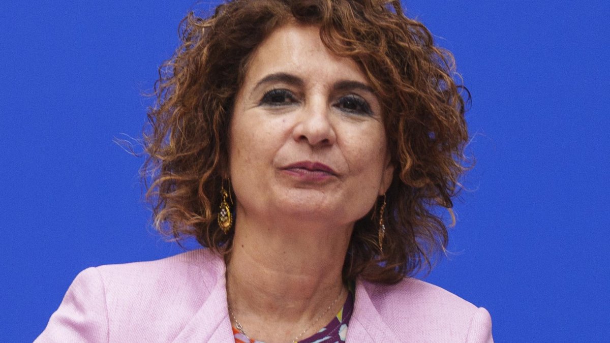 María Jesús Montero despeña al PSOE: le auguran su peor resultado histórico en Andalucía