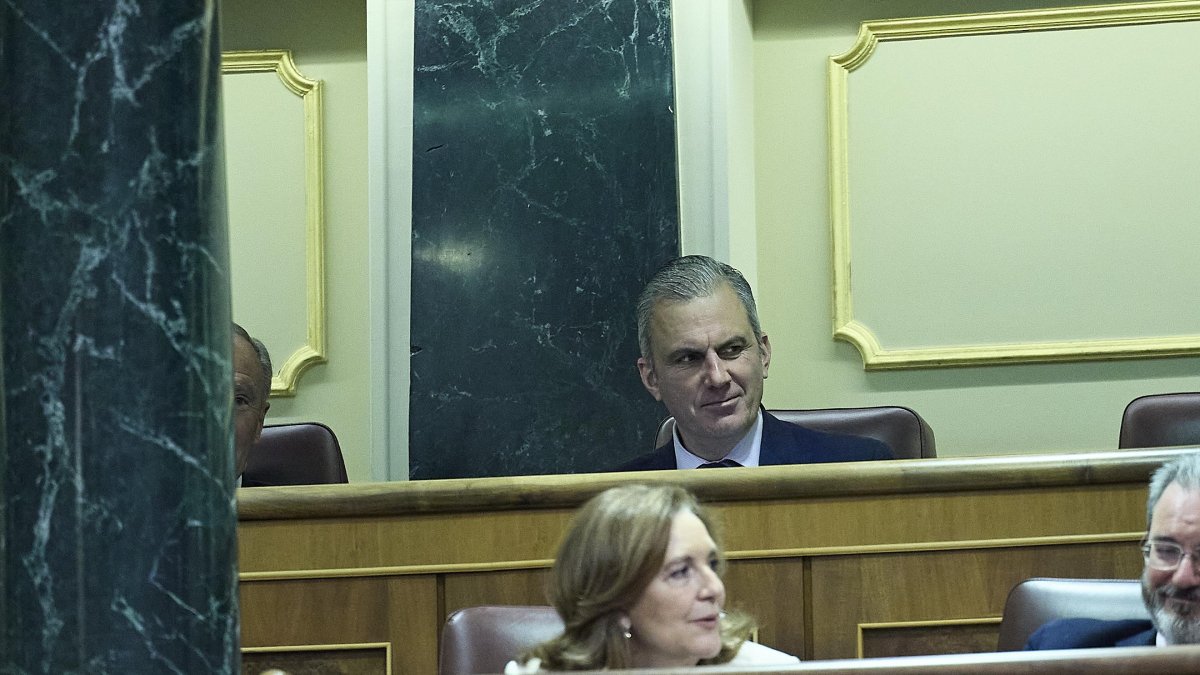 Vox arrincona aún más a Ortega Smith en el Congreso: fuera de la Diputación Permanente y “desterrado” a Presupuestos
