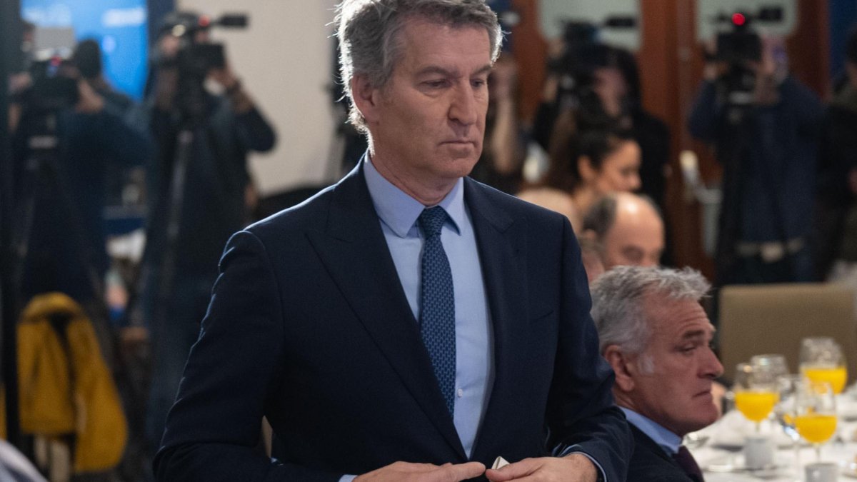 El presidente del PP, Alberto Núñez Feijóo, durante un desayuno informativo de Fórum Europa, a 4 de marzo de 2026, en Bilbao, Vizcaya, País Vasco (España).
David de Haro / Europa Press
04/3/2026