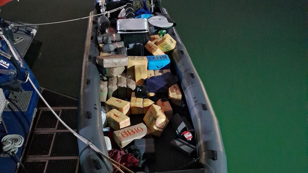 Narcolancha con unos 3.000 kilos de hachís interceptada rumbo a la Bahía de Cádiz