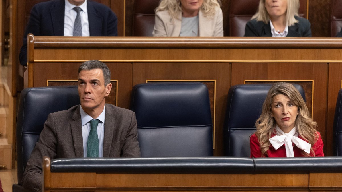 El presidente del Gobierno, Pedro Sánchez y la vicepresidenta segunda y ministra de Trabajo, Yolanda Díaz