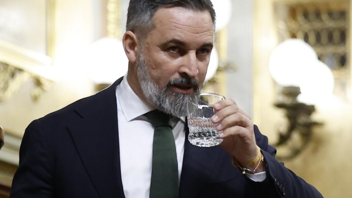 Abascal tensiona las negociaciones regionales con el PP con otra catarata de descalificaciones