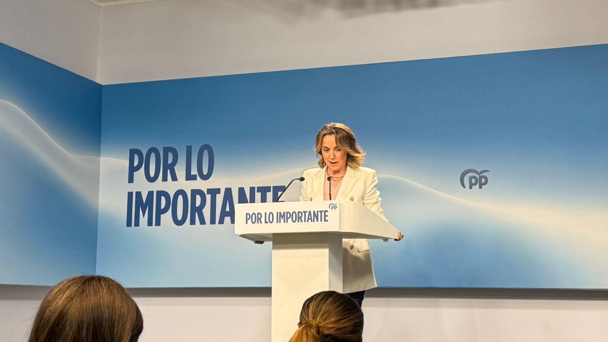 Cuca Gamarra en Rueda de prensa en Génova 13