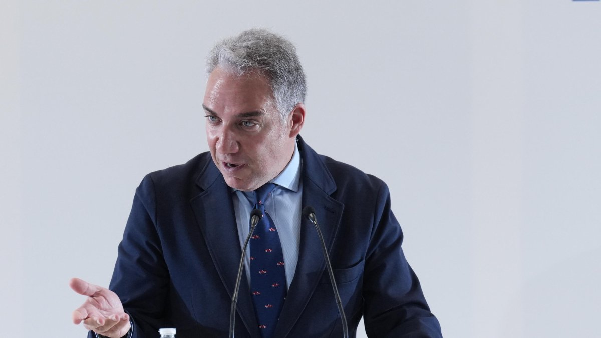 Bendodo retrata a María Jesús Montero: “Cuando dices que mandas, es que no mandas”