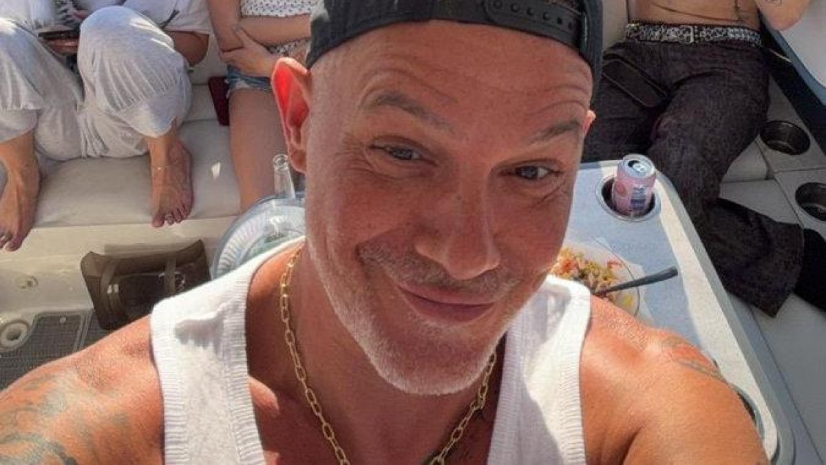 Alejandro Sanz, en la embarcación con tres motores fueraborda