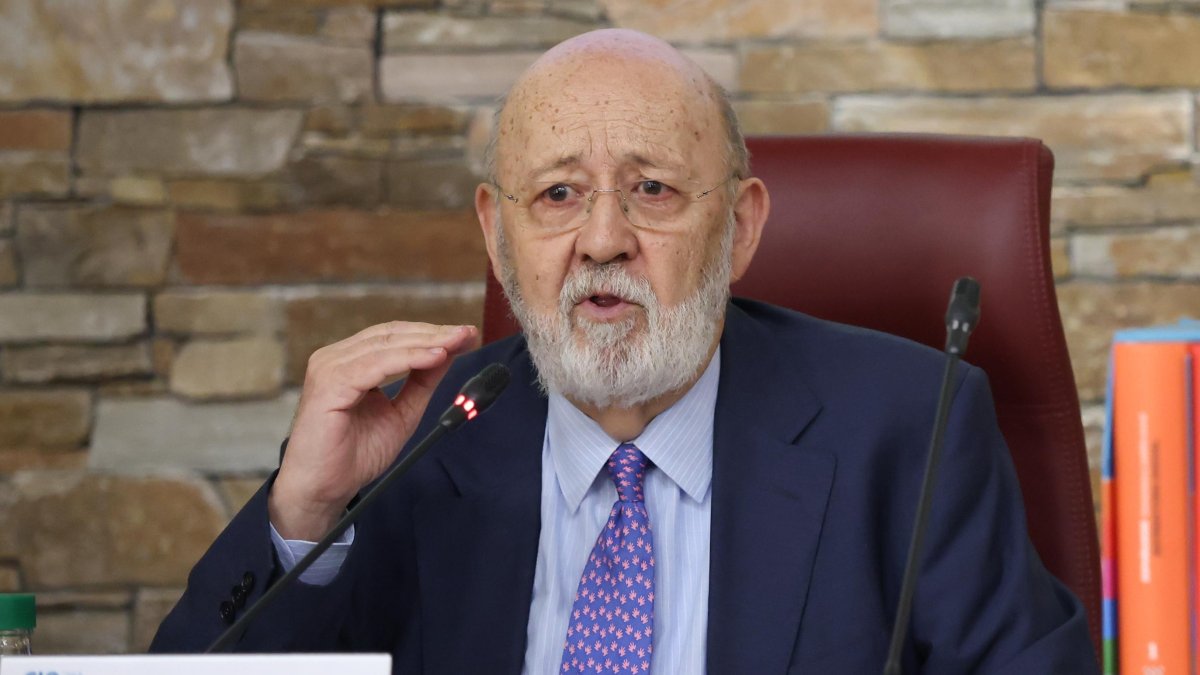 Tezanos y su 'cocina': acusa a parte de la prensa española de ser “heredera del franquismo”