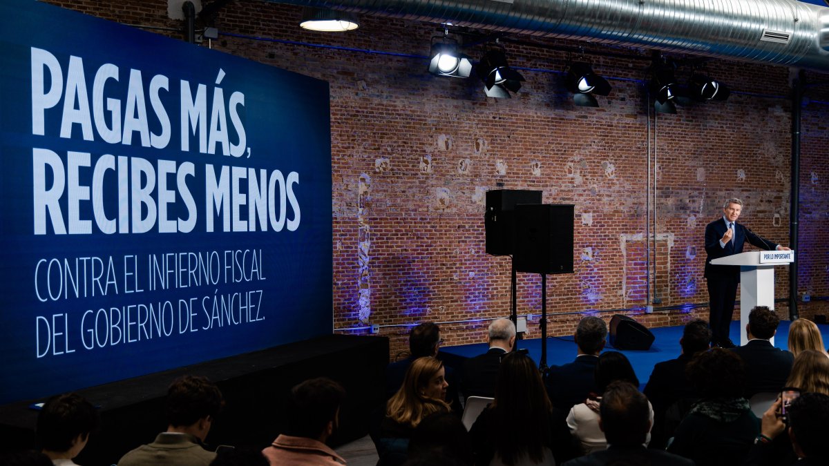 El presidente del Partido Popular, Alberto Núñez Feijóo, durante el acto ‘Pagas más, recibes menos; contra el infierno fiscal del Gobierno de Sánchez’.