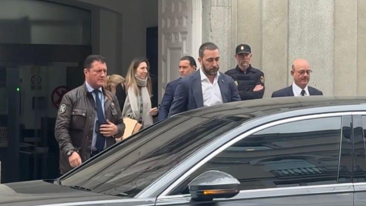 Aldama y Diego Miranda saliendo del Tribunal Supremo