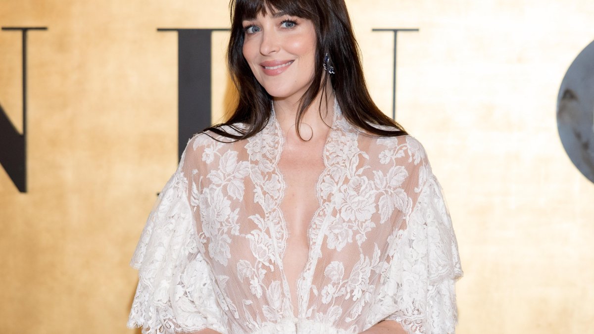 El destino español que ha enamorado a Dakota Johnson y que es perfecto para una escapada exprés