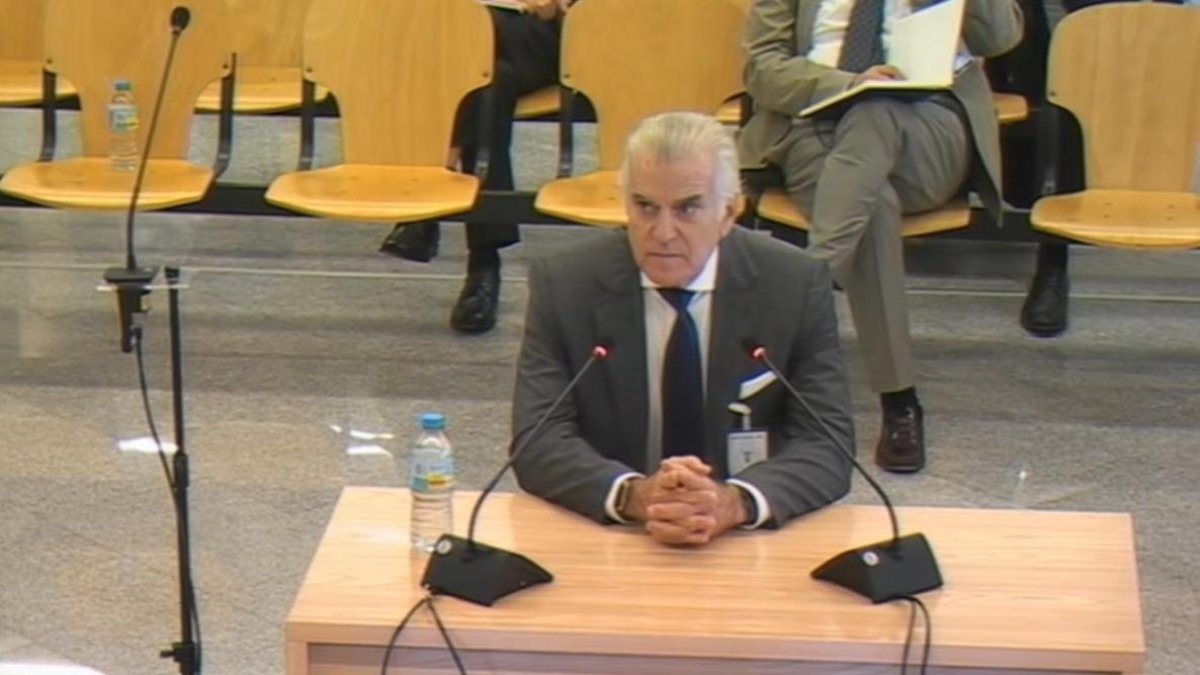 Bárcenas asegura que grabó a Rajoy destruyendo documentos y denuncia una “persecución” en prisión