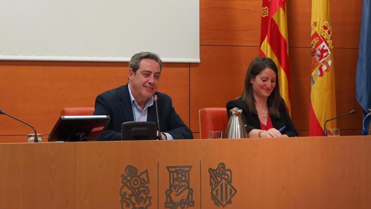 Los diputados de Vox, José María Llanos y Ana Vega