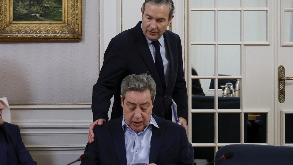 Los síndics de PP y Vox, Nando Pastor y José Mª Llanos, en la junta de síndics