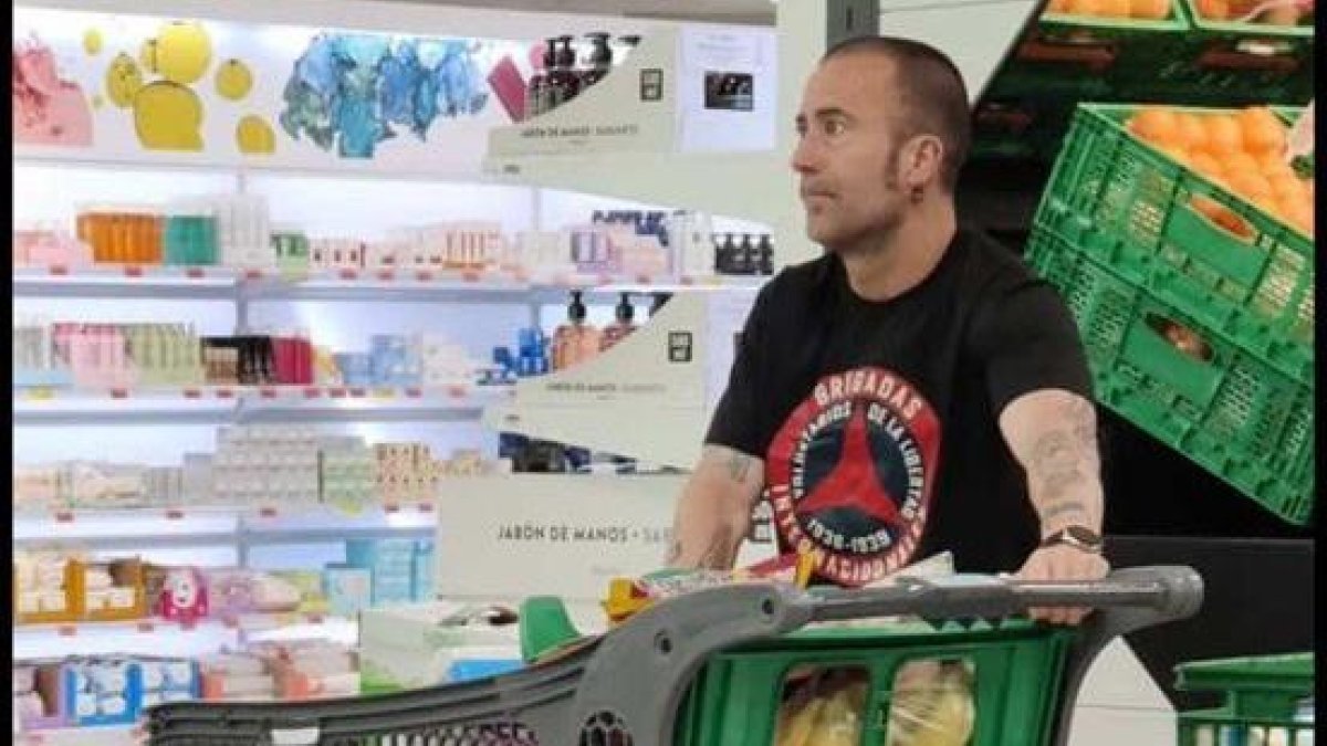 ¡Pillado! Rubén Sánchez, el polémico podemita, cazado haciendo la compra en Mercadona que tanto critica