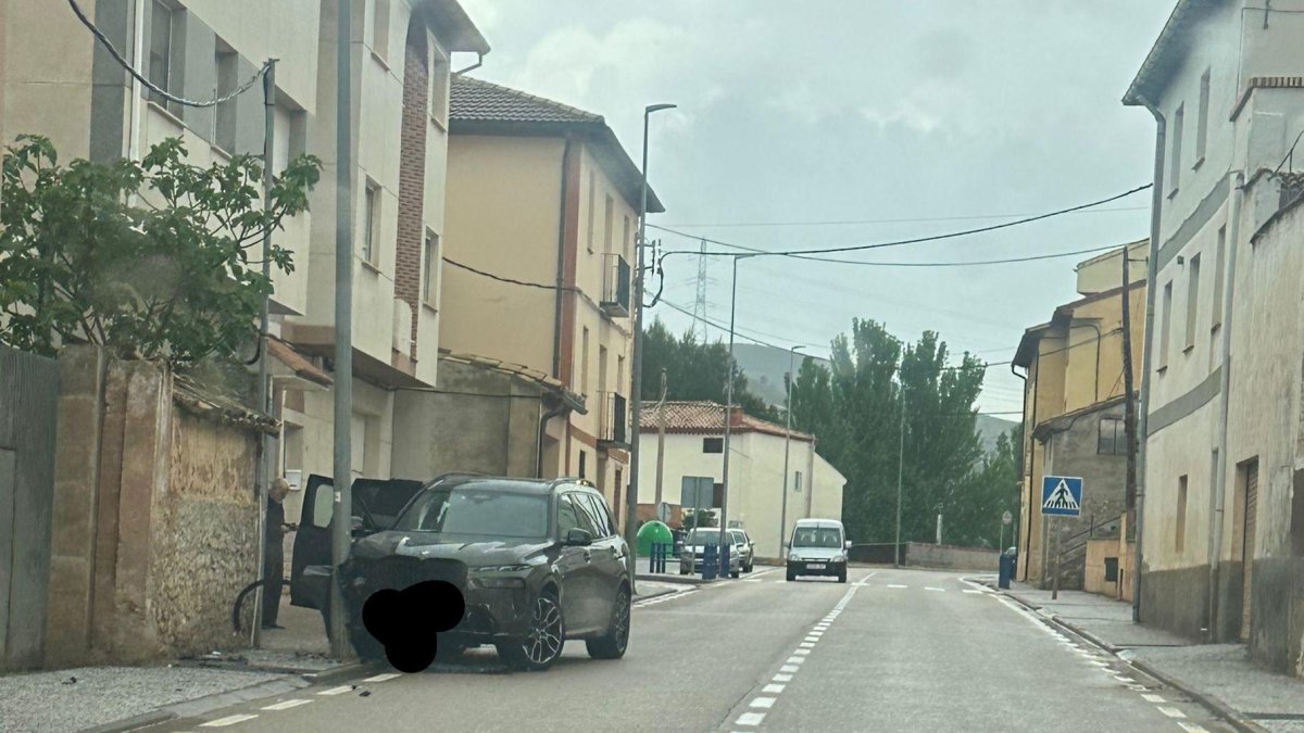 Javier Tebas estrella su coche contra una farola: "Iba con el móvil"