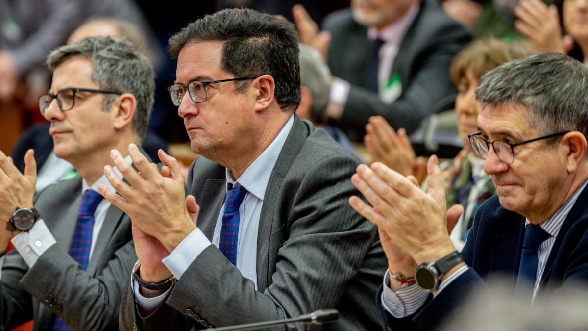 Los ministros Félix Bolaños, Óscar López y el portavoz del PSOE en el Congreso, Patxi López.