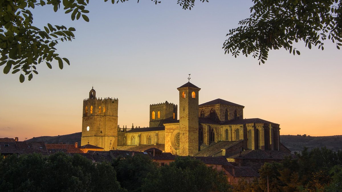 La Catedral de Sigüenza por la noche
