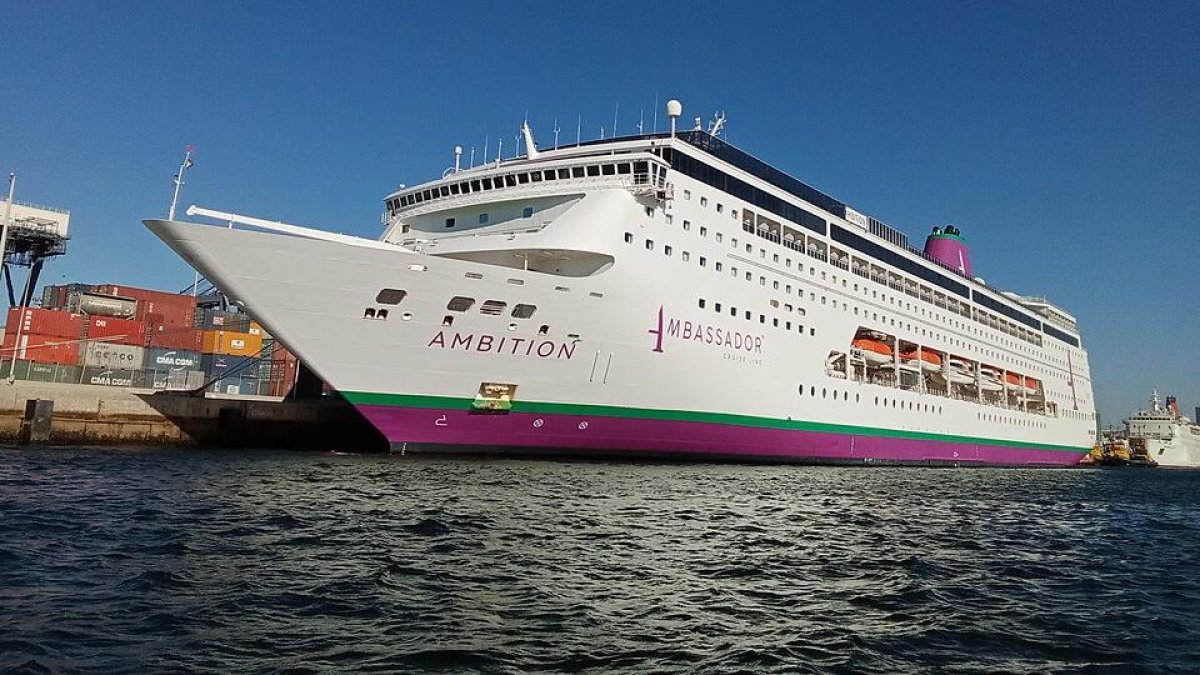 Otro crucero confinado con 1.700 personas a bordo tras morir un pasajero por gastroenteritis