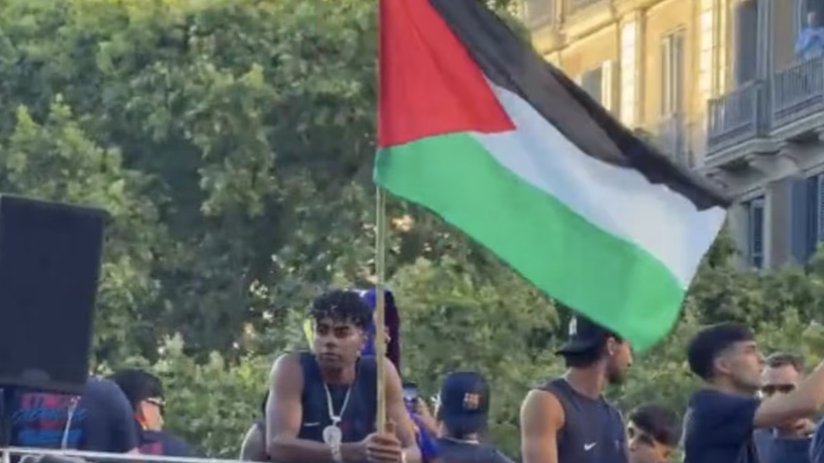 Israel acusa a Lamine Yamal de "incitar al odio" tras exhibir la bandera palestina en la celebración del Barça