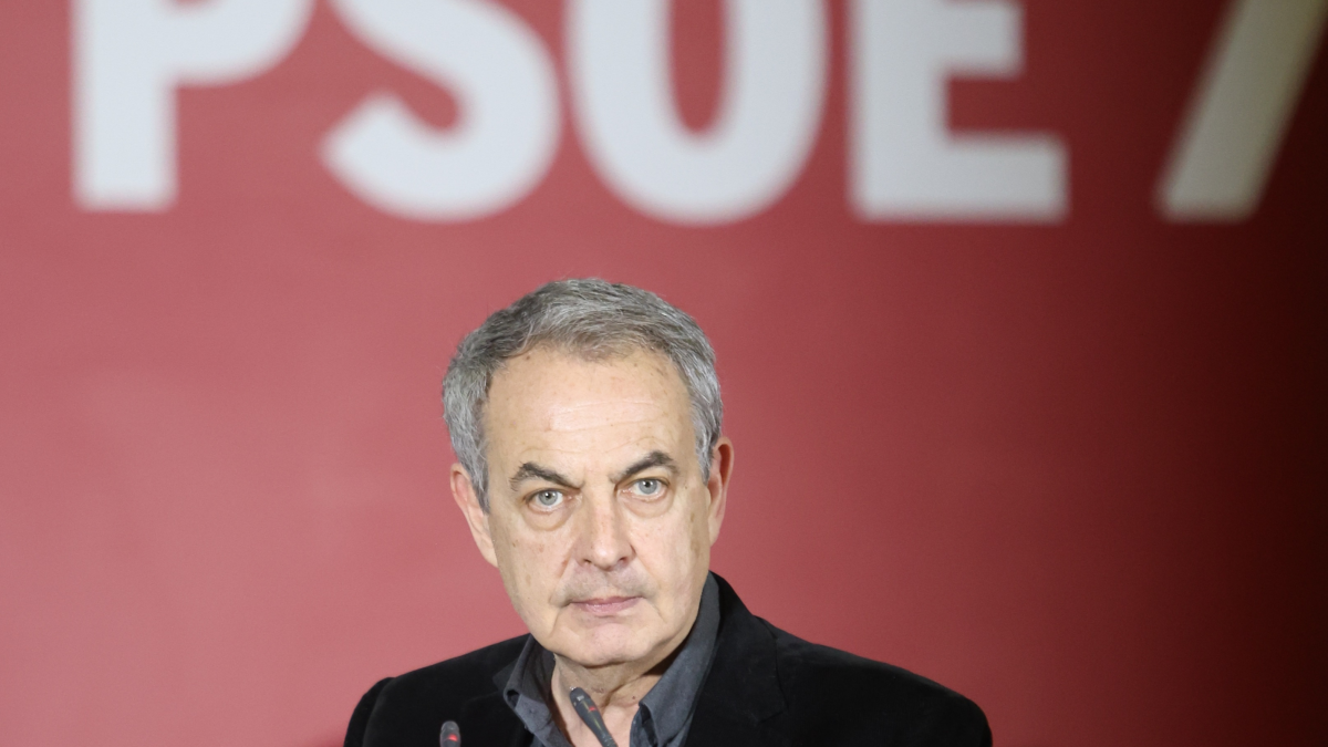 El expresidente del Gobierno José Luis Rodríguez Zapatero, interviene durante un acto público del PSOE en León.