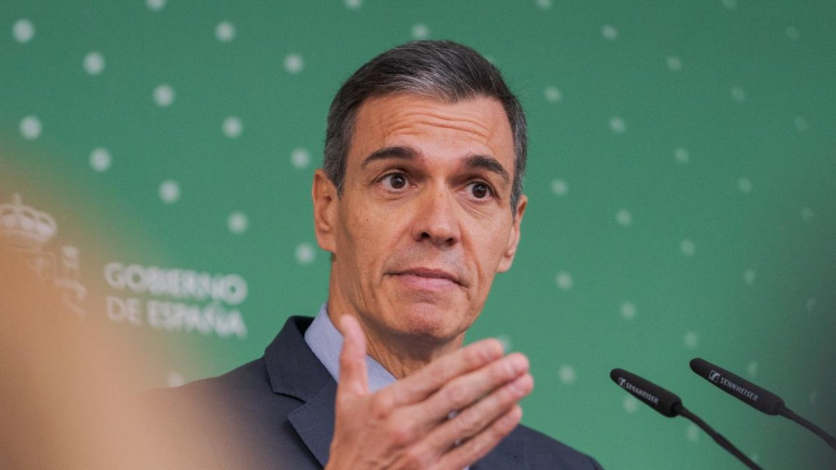 Sánchez arrastra al PSOE a la hecatombe