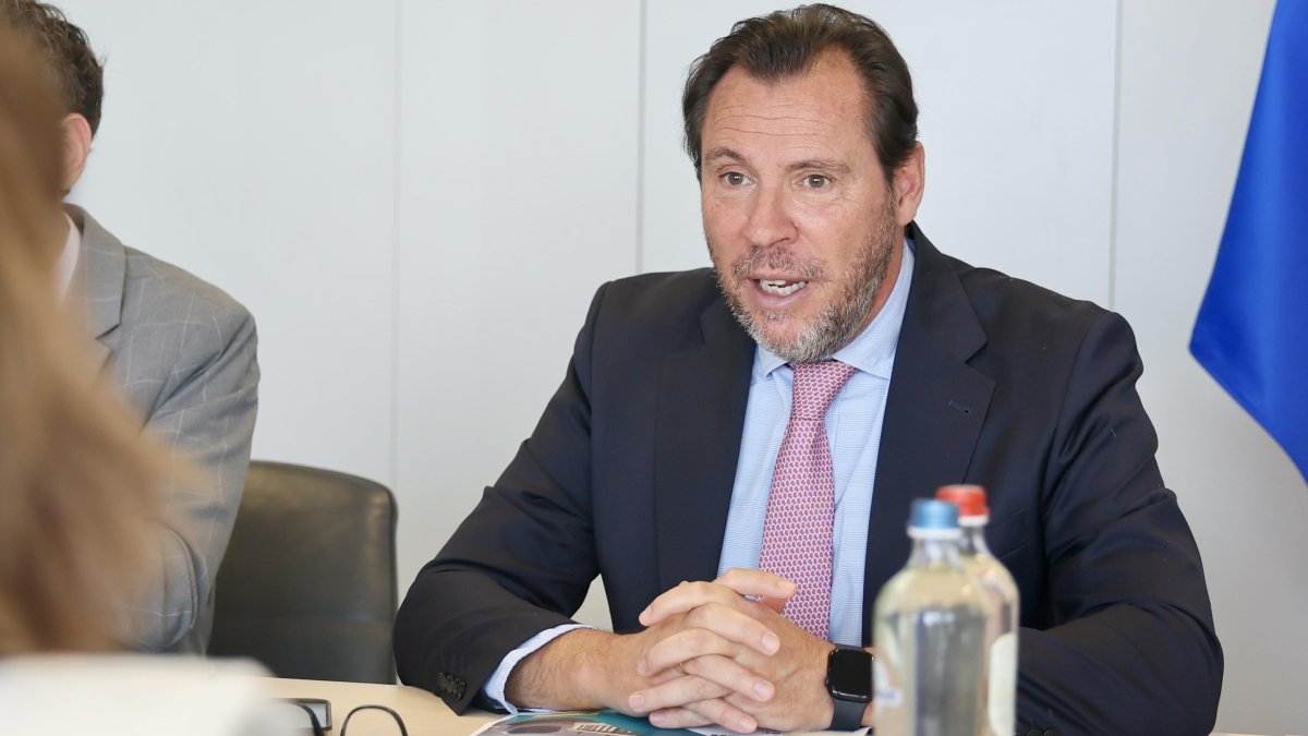Óscar Puente ante la Audiencia Nacional por el caos ferroviario: Ayuso denuncia la dejadez del Ministerio