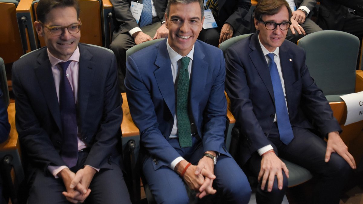 Los cuadernos de Leire revelan la operación para controlar Telefónica, Prisa e Indra desde Moncloa