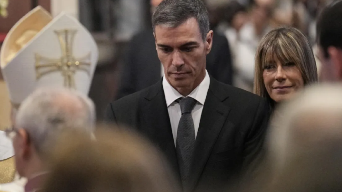 El tenso saludo del Papa León a Begoña Gómez tras conocer todo de su imputación penal