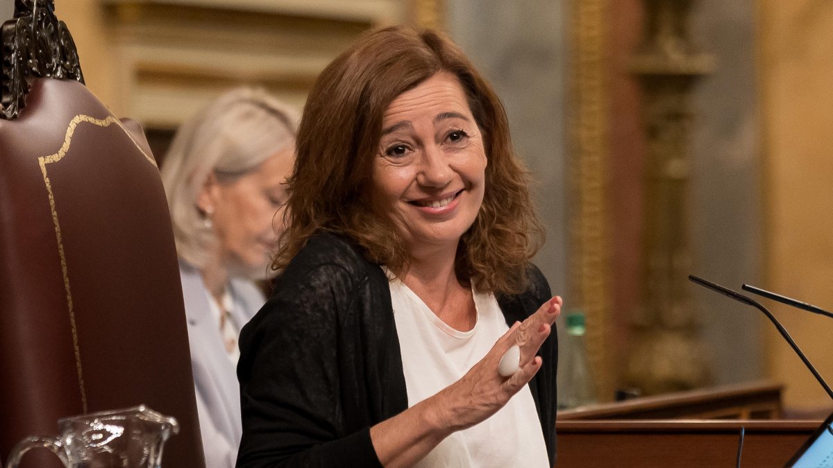 La presidenta del Congreso, Francina Armengol, durante una sesión