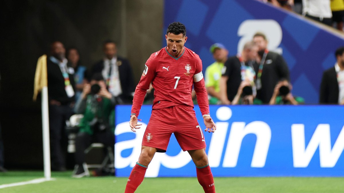 El precioso gesto de un padre con su hijo ciego para que viva el Mundial...y los goles de Cristiano Ronaldo