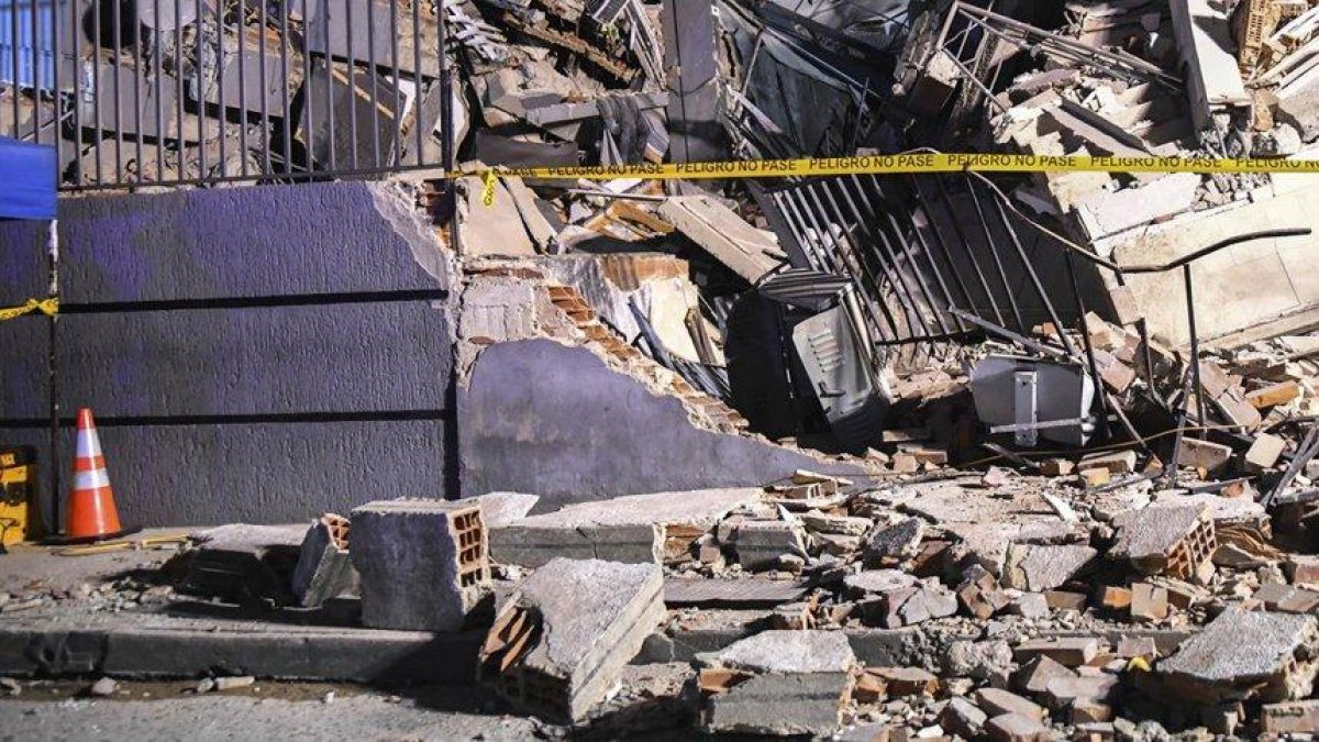 Edificio derrumbado por los terremotos en Venezuela.