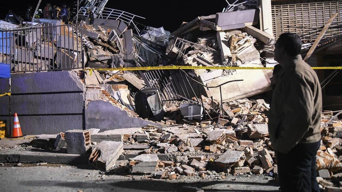 Edificio derrumbado por los terremotos en Venezuela.