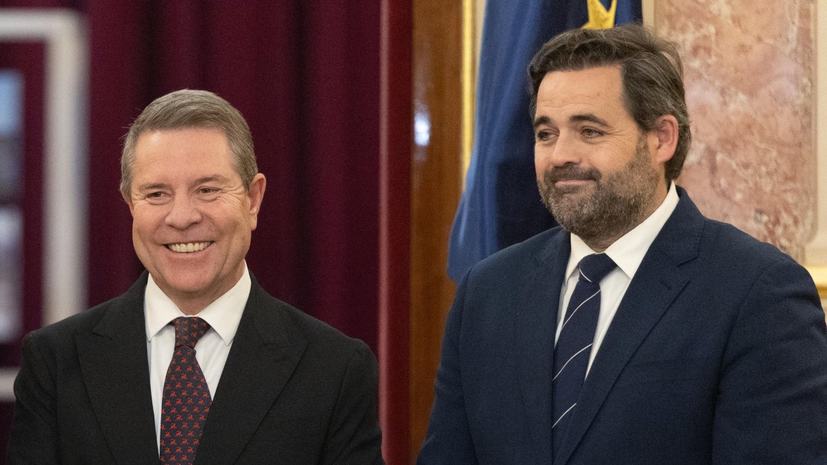 Paco Núñez acorrala a Page por su choque con Sánchez: denuncia el “teatro” de sus ocho diputados en el Congreso