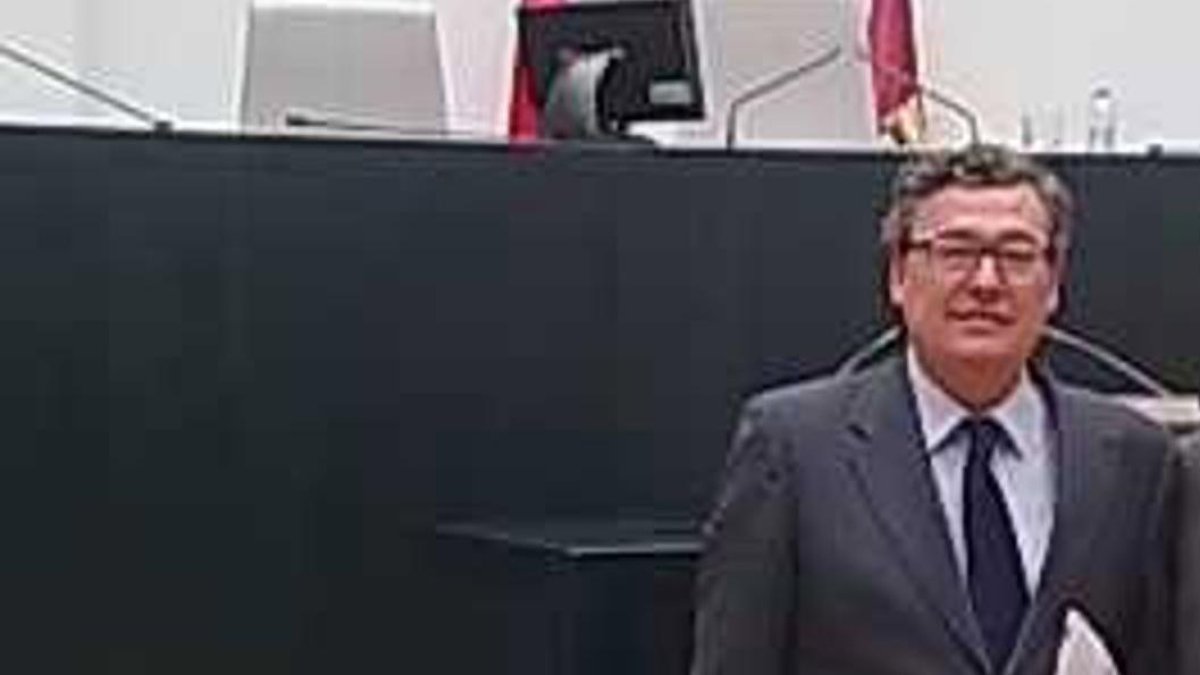 Muere Federico Andrés López de la Riva, histórico secretario general del Pleno de Madrid