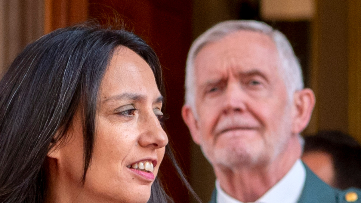 La directora general de la Guardia Civil, Mercedes González, junto al DAO, Manuel Llamas.