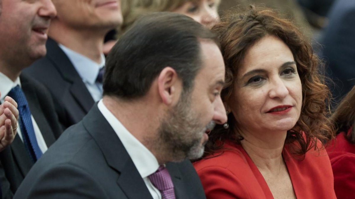 Montero y Ábalos filtraron a Air Nostrum su rescate: “Iniciado, la decisión tras el verano”