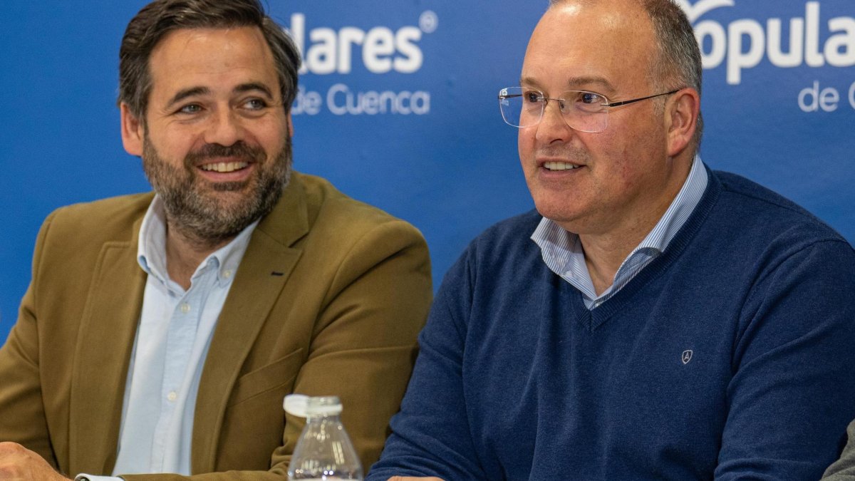 Paco Núñez acusa a García-Page de mantener un "falso enfrentamiento" con Sánchez para seguir en el poder