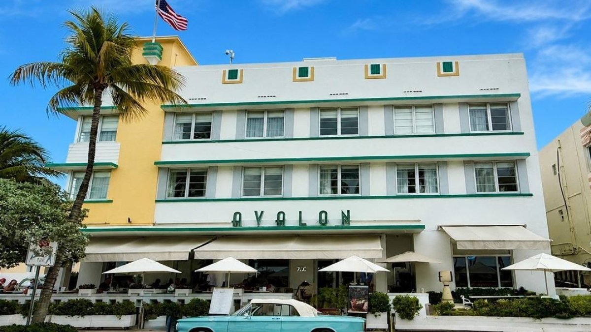 Ocean Drive: donde el Art Decó sigue marcando el ritmo de Miami.