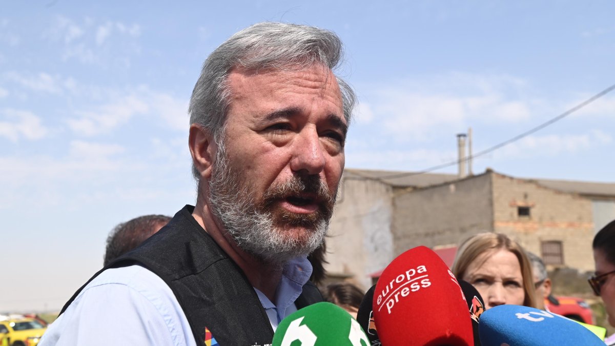 El presidente de Aragón, Jorge Azcón, atiende a los medios de comunicación desde el Puesto de Mando Avanzado16/7/2026