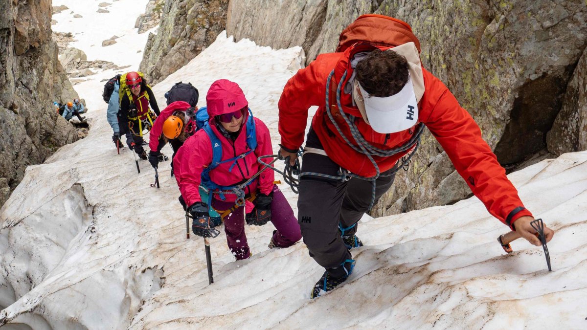 Paso a paso: así se vive la montaña con Open Mountain de Helly Hansen